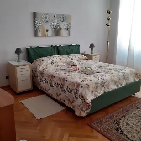 Regina'S Bed And Breakfast